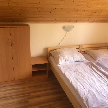 Zalakarosi Egerfa Nyaralohaz Foeldszinti Es Emeleti Apartman Exteriör bild