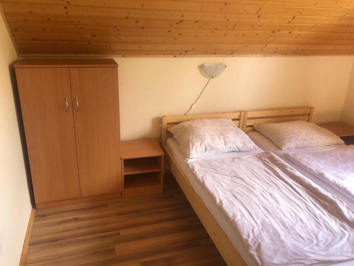 Zalakarosi Egerfa Nyaralohaz Foeldszinti Es Emeleti Apartman Exteriör bild
