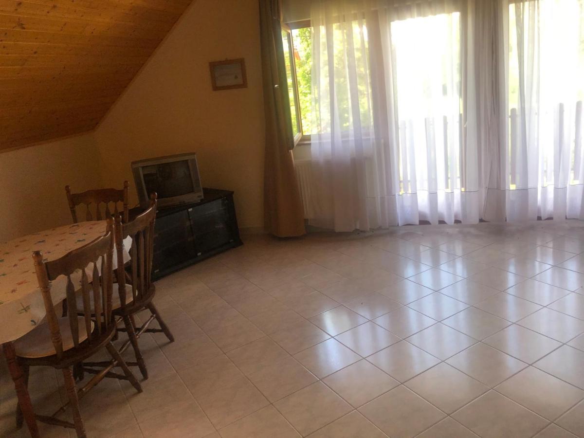 Zalakarosi Egerfa Nyaralohaz Foeldszinti Es Emeleti Apartman Exteriör bild