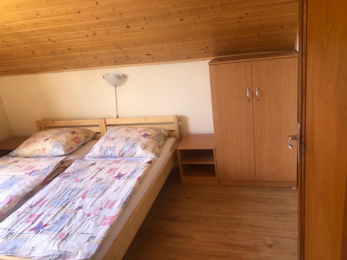 Zalakarosi Egerfa Nyaralohaz Foeldszinti Es Emeleti Apartman Exteriör bild