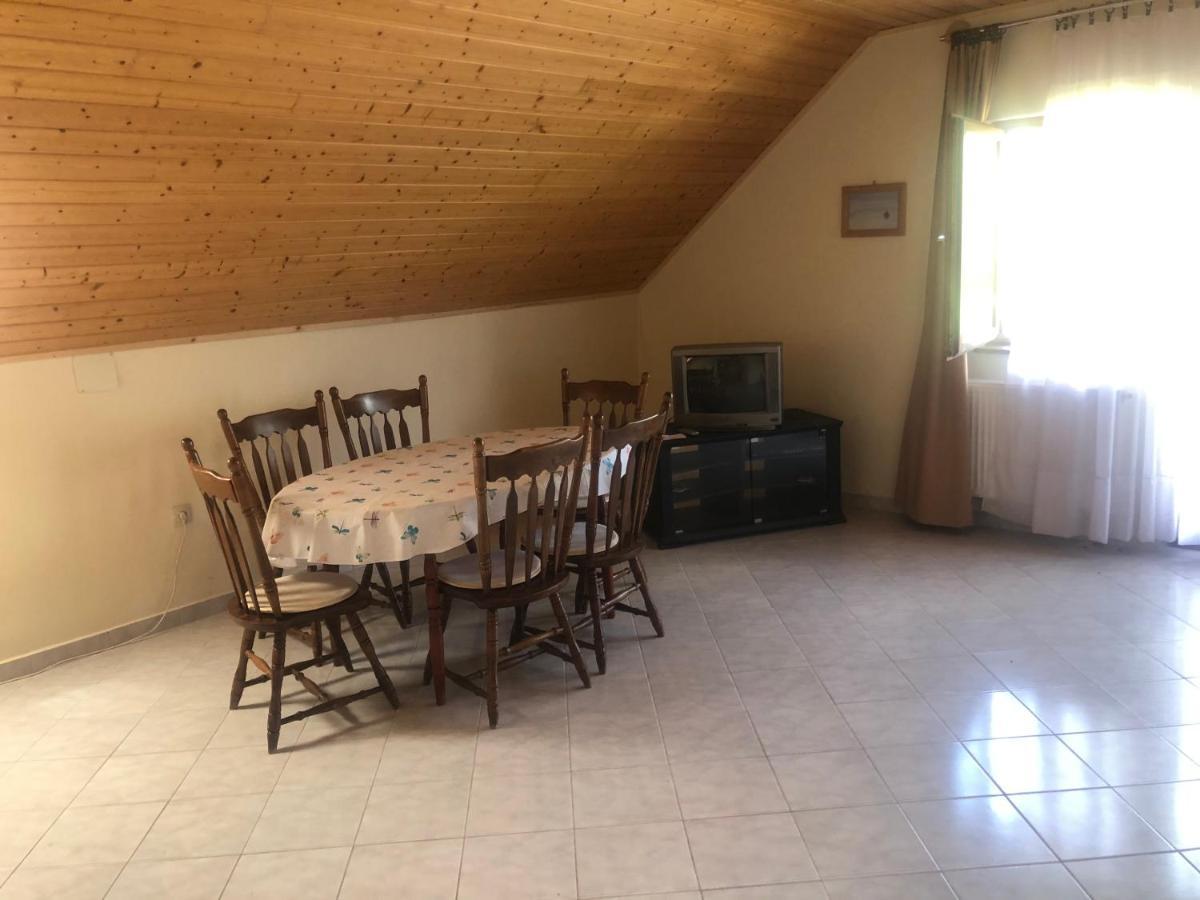 Zalakarosi Egerfa Nyaralohaz Foeldszinti Es Emeleti Apartman Exteriör bild