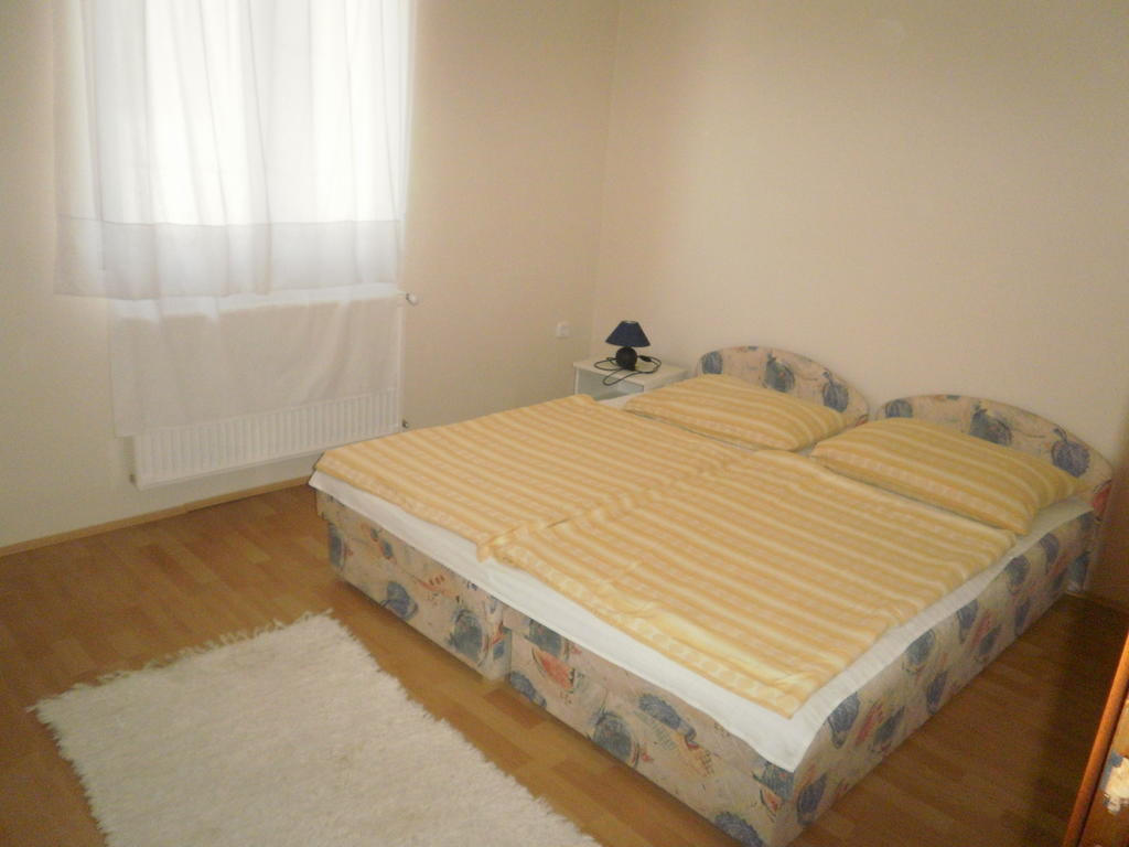 Zalakarosi Egerfa Nyaralohaz Foeldszinti Es Emeleti Apartman Rum bild