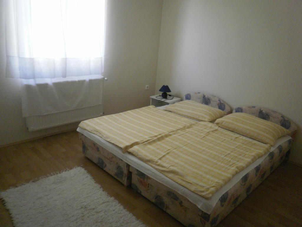 Zalakarosi Egerfa Nyaralohaz Foeldszinti Es Emeleti Apartman Exteriör bild