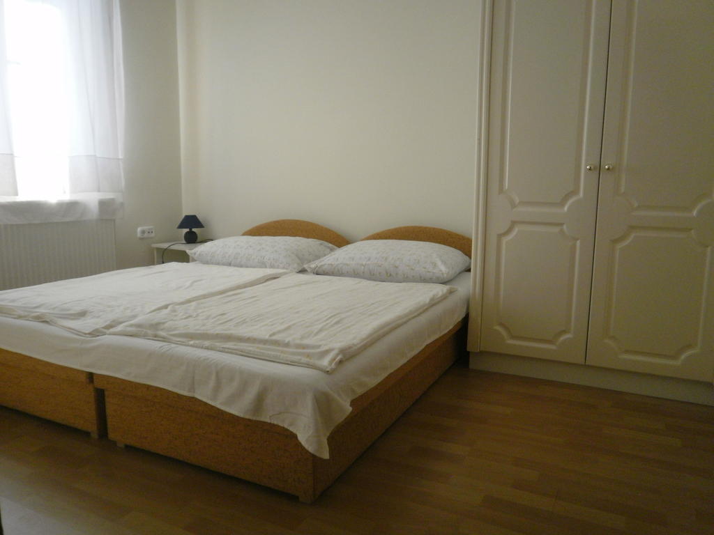 Zalakarosi Egerfa Nyaralohaz Foeldszinti Es Emeleti Apartman Exteriör bild