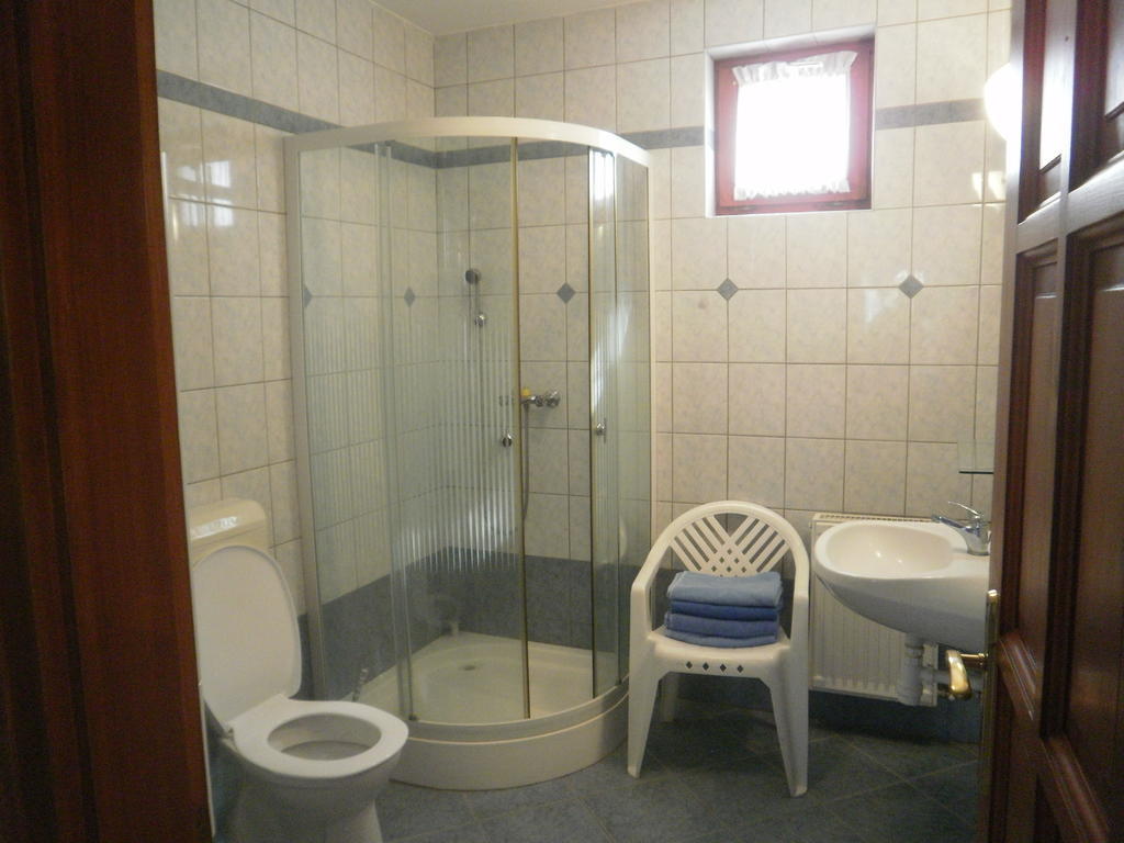 Zalakarosi Egerfa Nyaralohaz Foeldszinti Es Emeleti Apartman Rum bild
